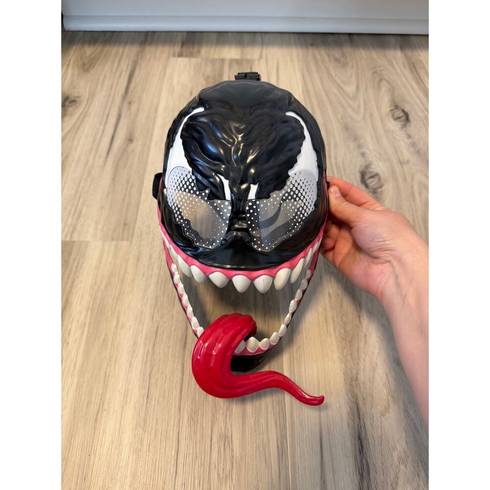Hasbro Marvel Spider-Man Venom Versus Mask Designed Dress Up Anti Hero Mask